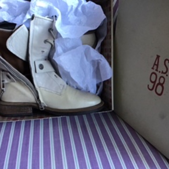 AS98 Boots New in Box - Picture 3 of 5